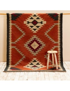 Grand tapis en laine rouge style berbère